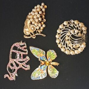 Bundle of 4 Vintage Brooches For Parts Or Repair